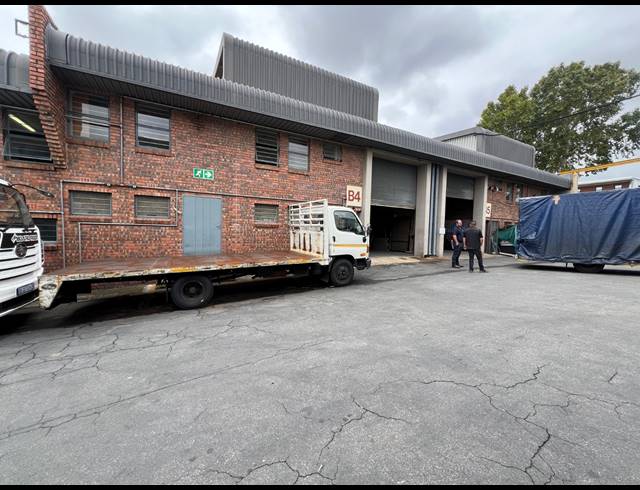 399M² WAREHOUSE TO LET IN STRIJDOMPARK